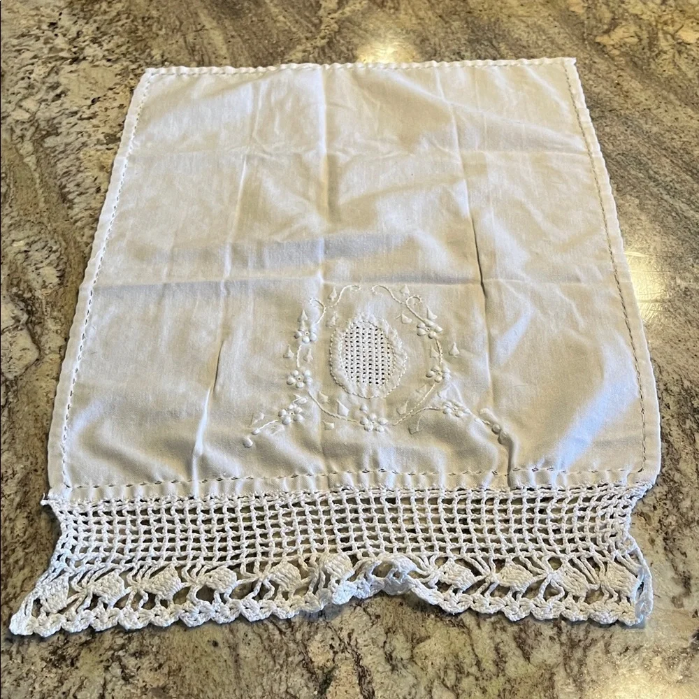 Elegant handmade White Lace Hand Towel NWOT